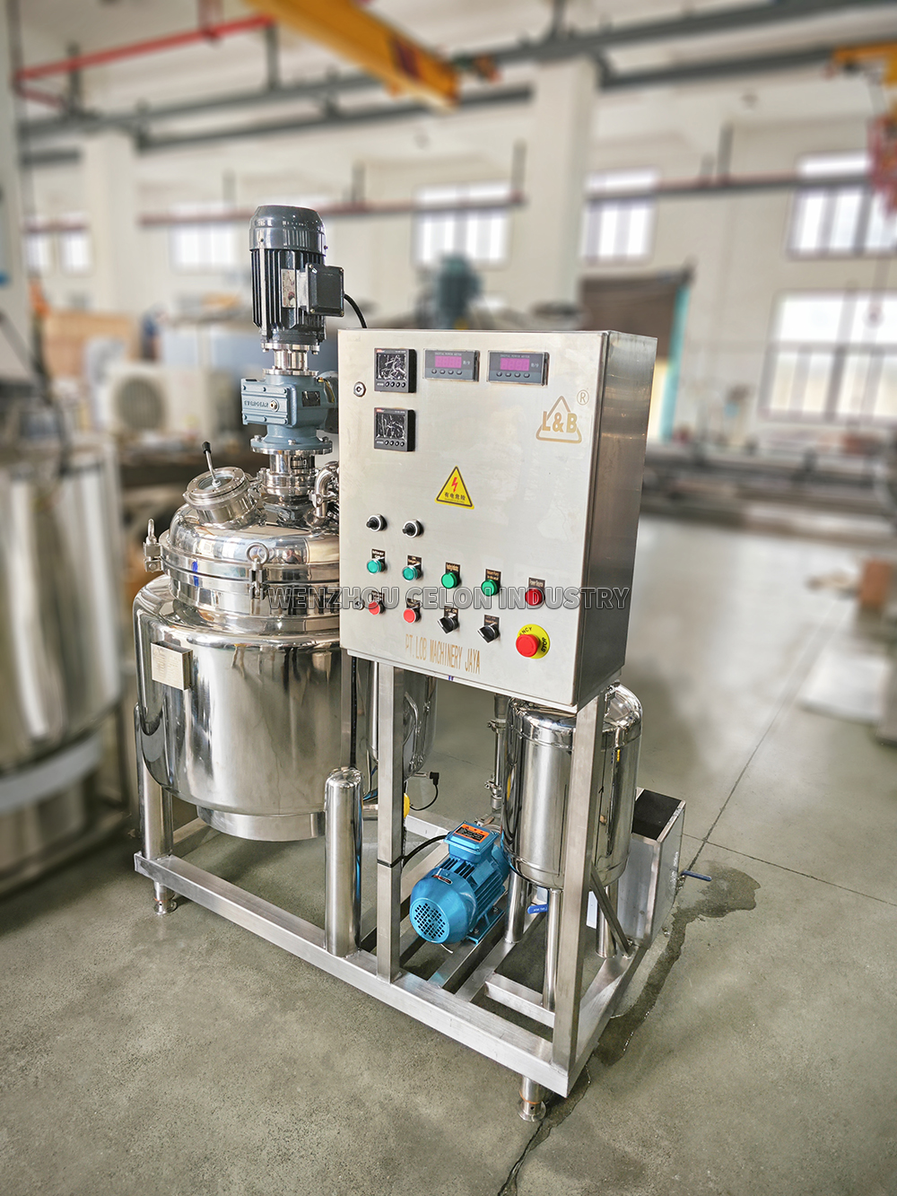 Vaccum Mixing Tank with Electric Heating.jpg